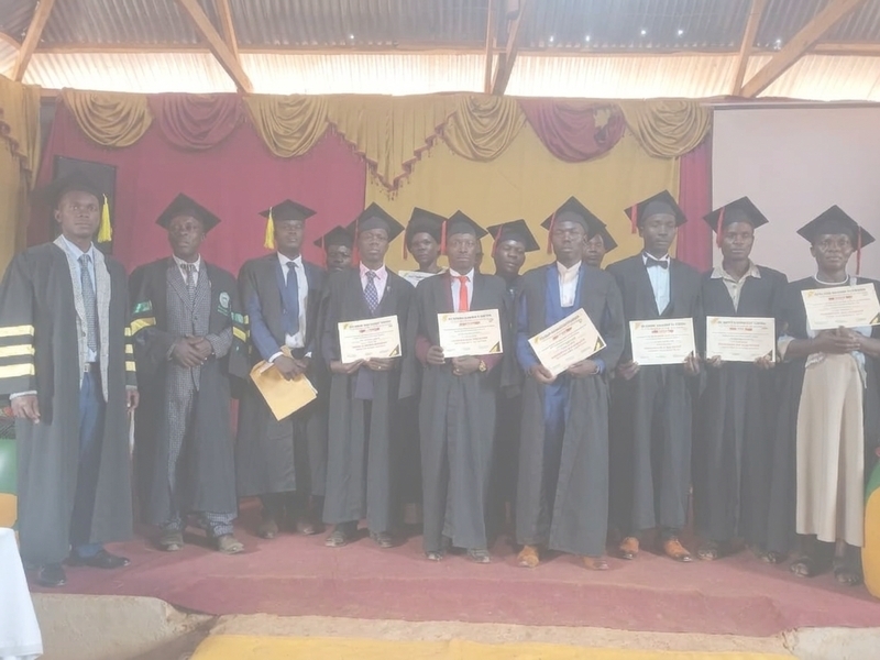Graduación en Kyenjojo